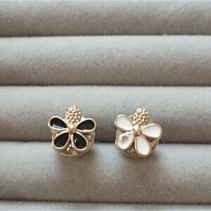 Black and white Five petal flowers brooch/pins